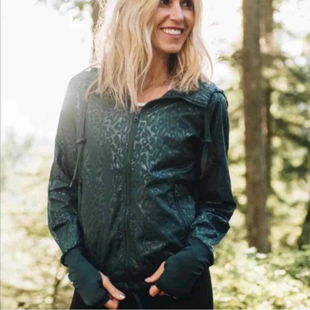 Zyia Active Jade Bomber Jacket Womens Size Small Leopard Print Windbreaker